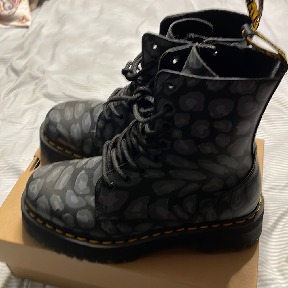 Dr martens platform jadon boots